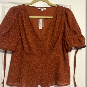 Petite floral v-neck